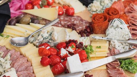 Beautifully crafted displays and dishes that captivate the senses. 