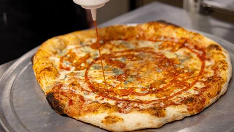 Comfort food options for relaxed sessions or late-night bites. 
