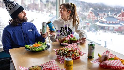Take a slopeside break and meet your team for Après. 