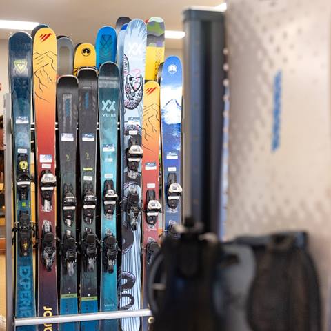 Demo skis and snowboards on the ground