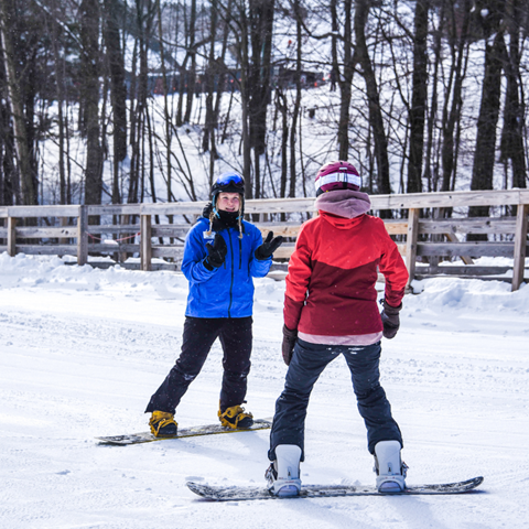 A group lesson on snowboards