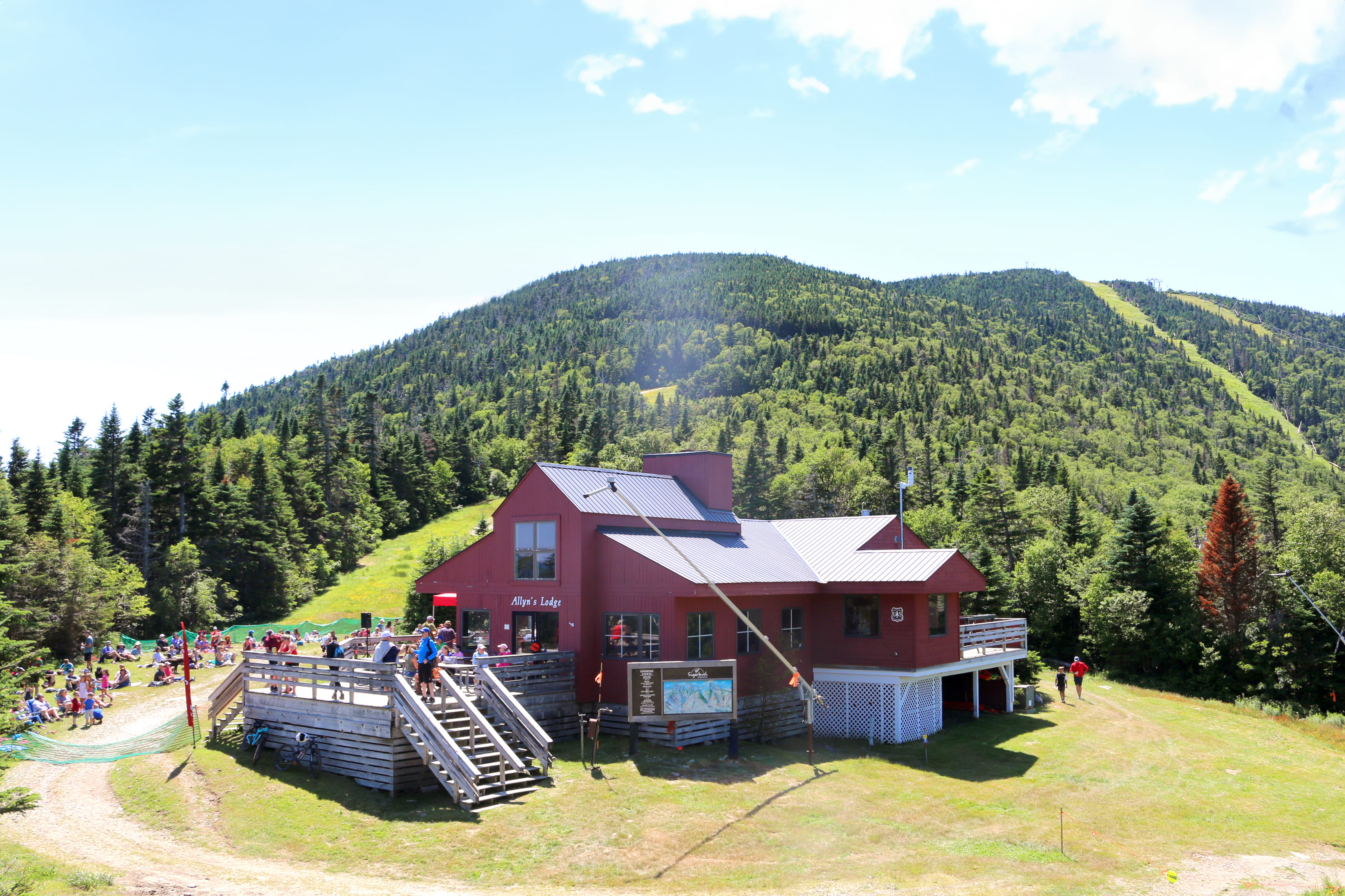 Allyn's lodge in summer with crowd for music