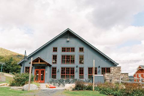 Exterior shot of the Gate House patio at sugarbush resort