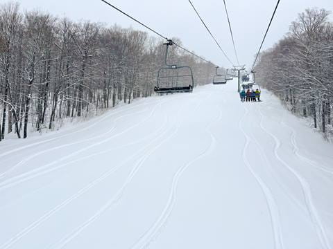 Powder Lines on Lift
