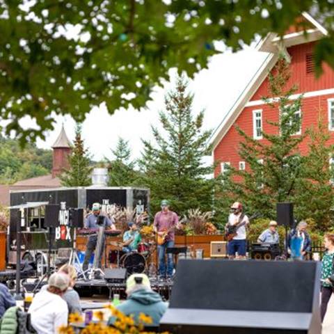 Music at the resort base in the summer 