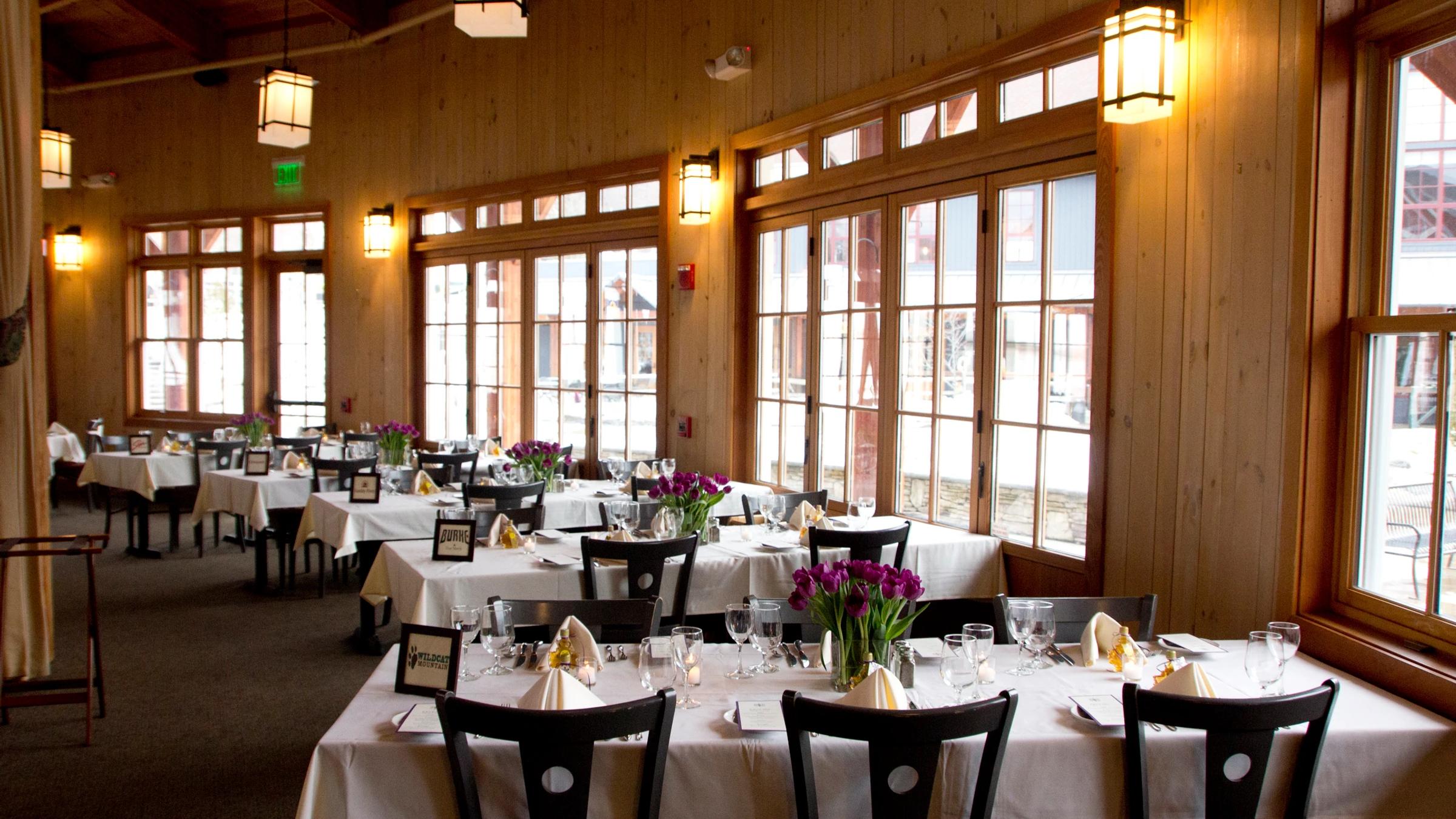 Table setting in Rumble's for a wedding