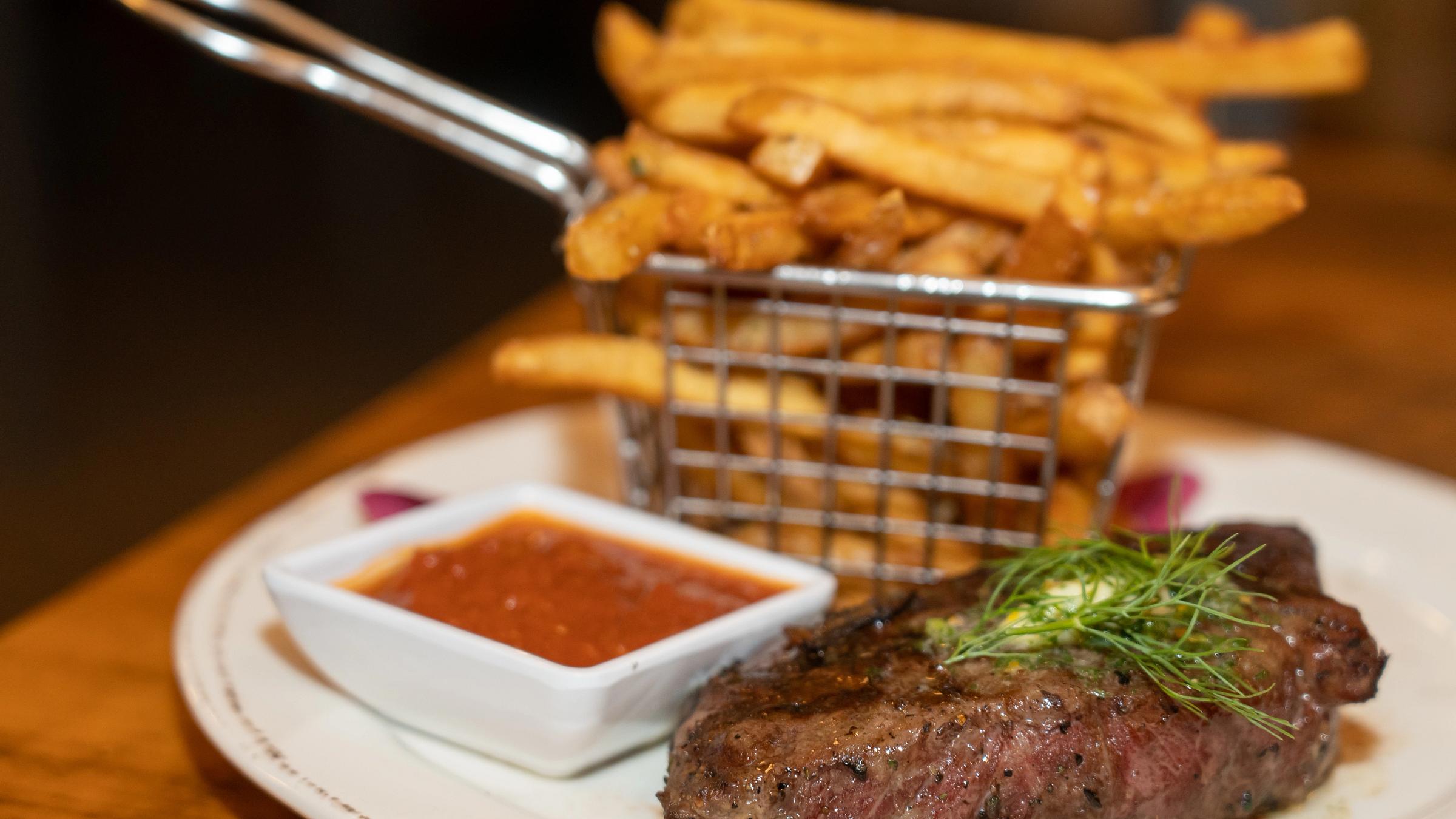Steak and fries at Rumbles