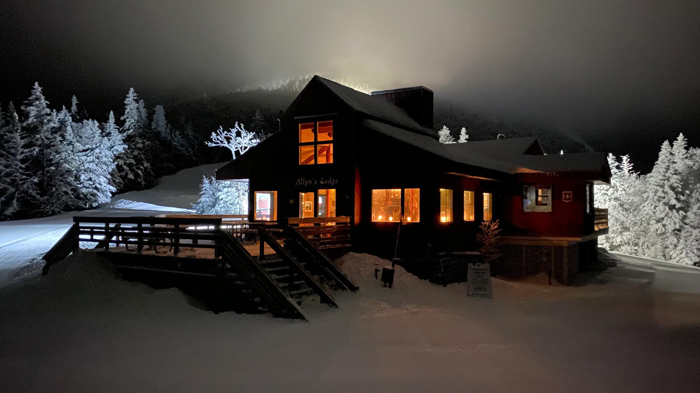 Allyn's Lodge at night